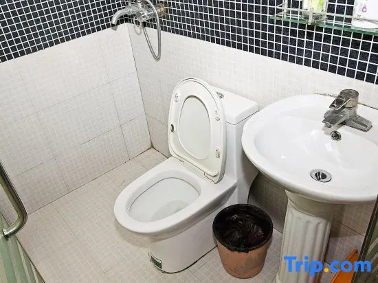 Cuiweiya Hotel (Shanghai Chifeng Road Subway Station)