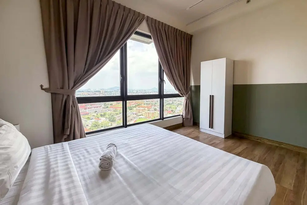 Modern 2BR Stay, Pool, Near Jonker St Melaka