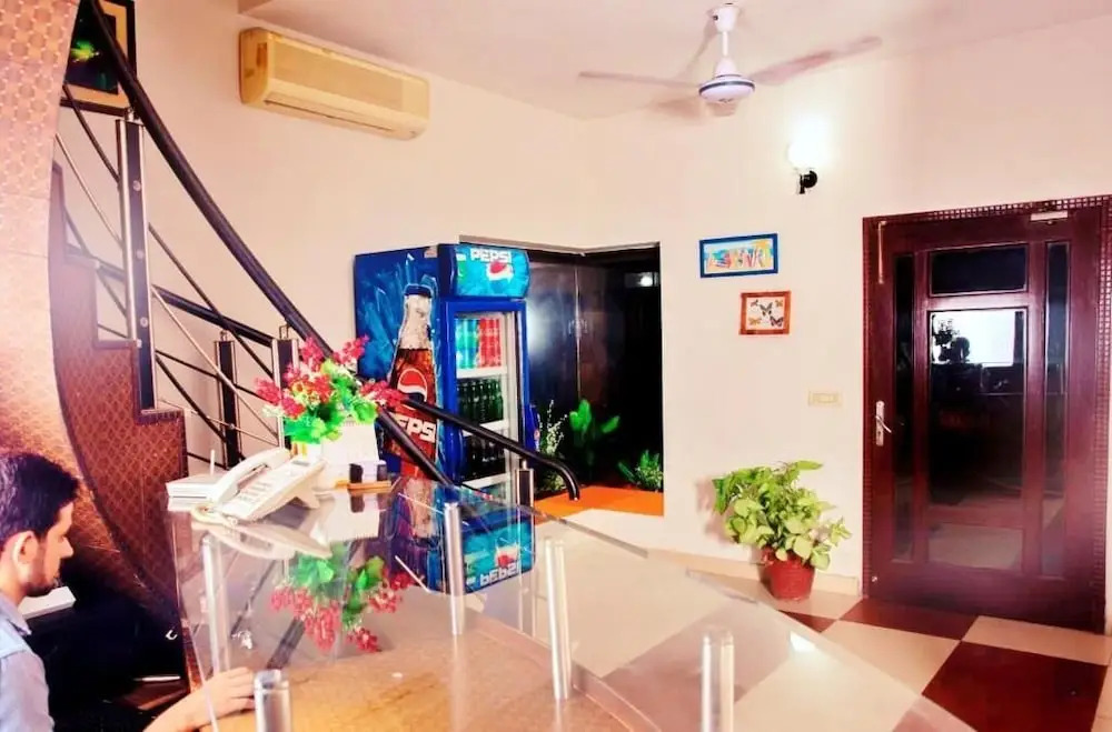 New Doves Inn Hotel