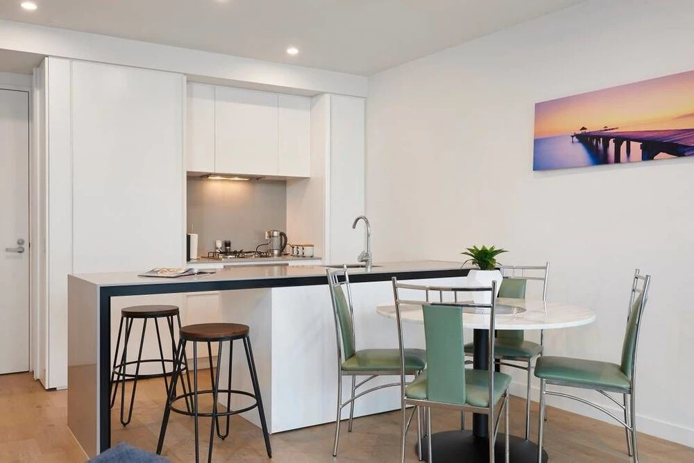Panoramic Melbourne Views from Stylish Apartment