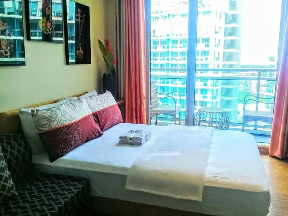 Azure Rio West Wavepool 1BR Near Airport