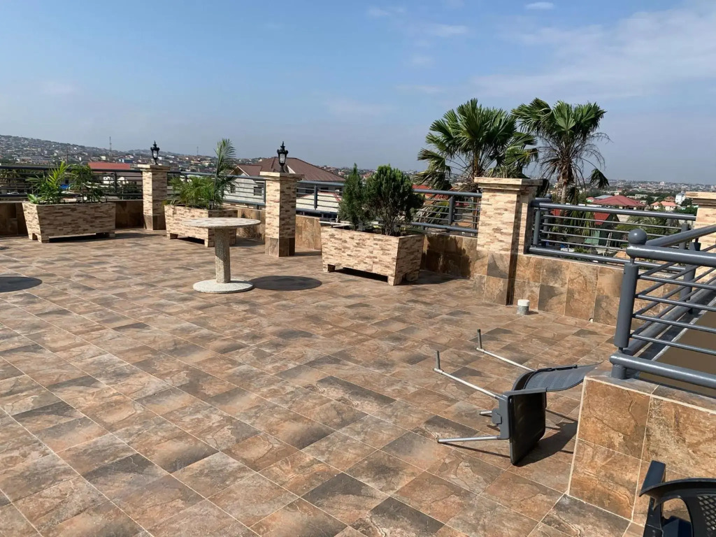 Top Base Apartments