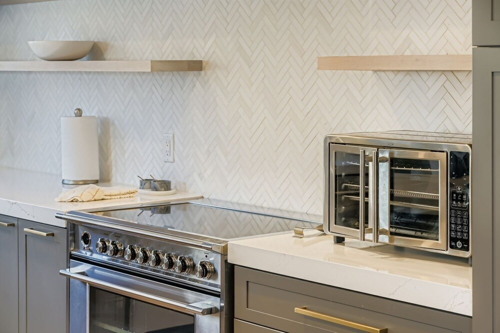 Pet Friendly! Elevation 25 2 Bedroom Home