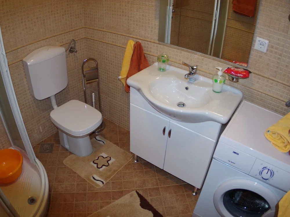 Quaint Apartment with Garden in Pula