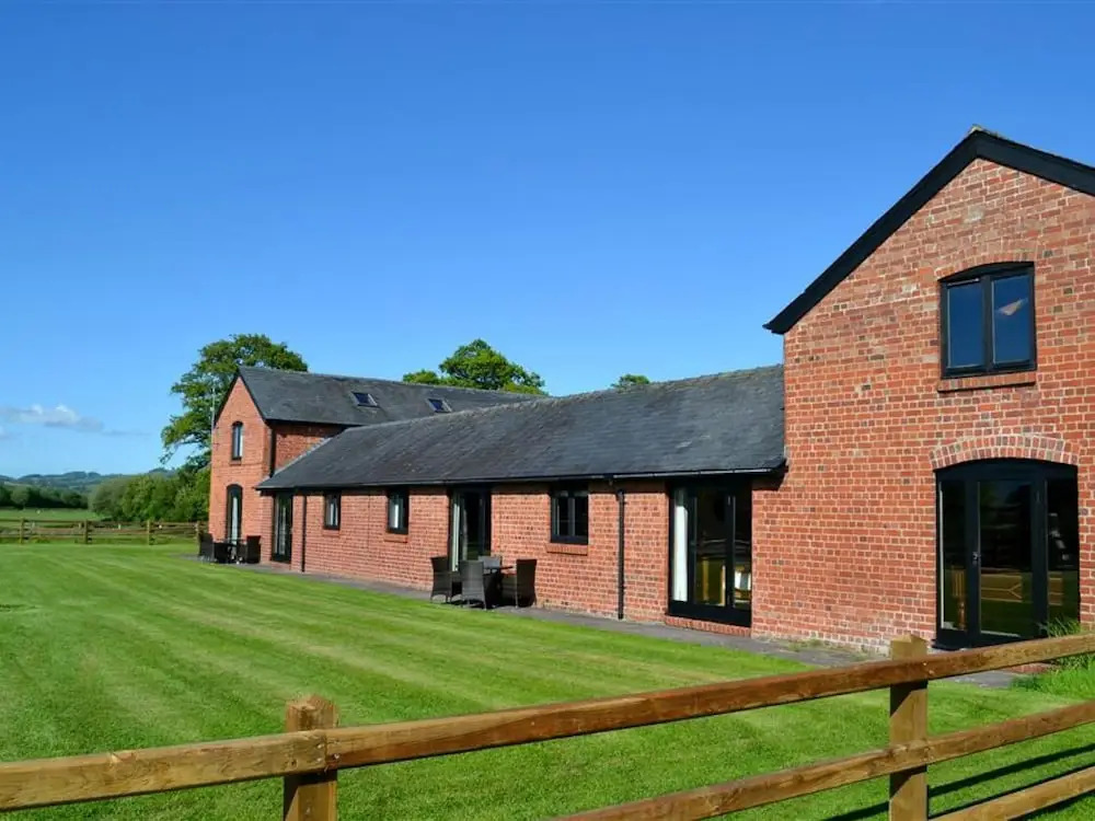 Spacious Holiday Home in Llandinam near River