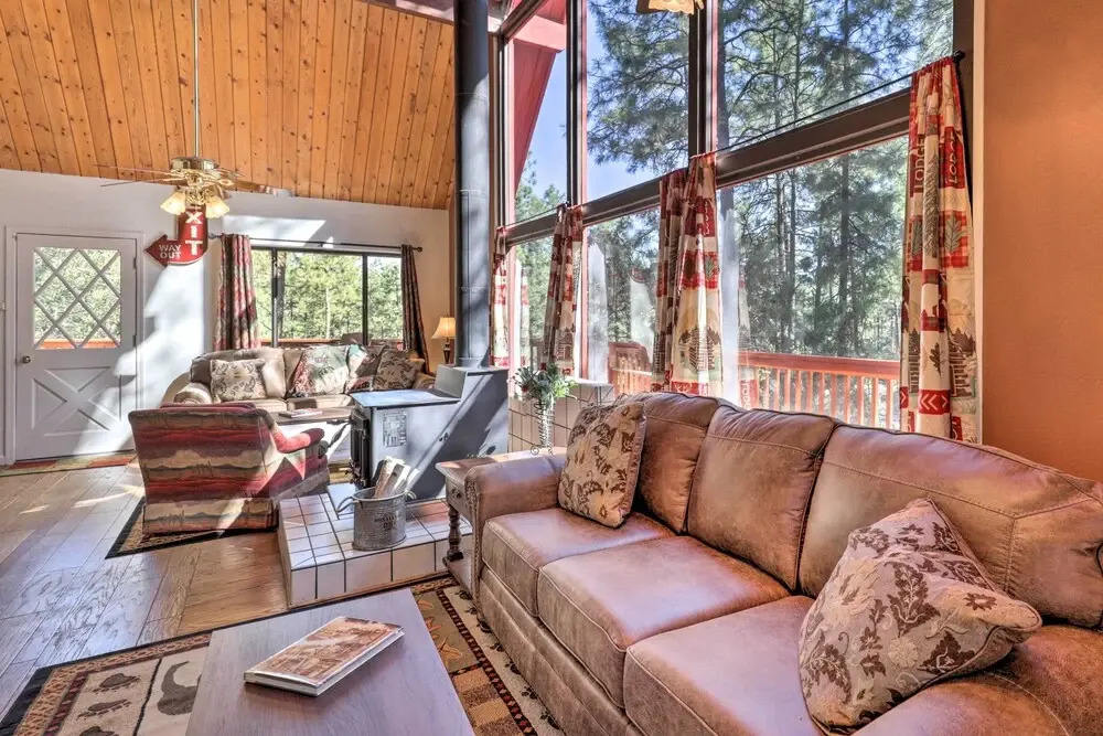 3 Mi to Downtown: Cabin w/ Gas Grill in Prescott