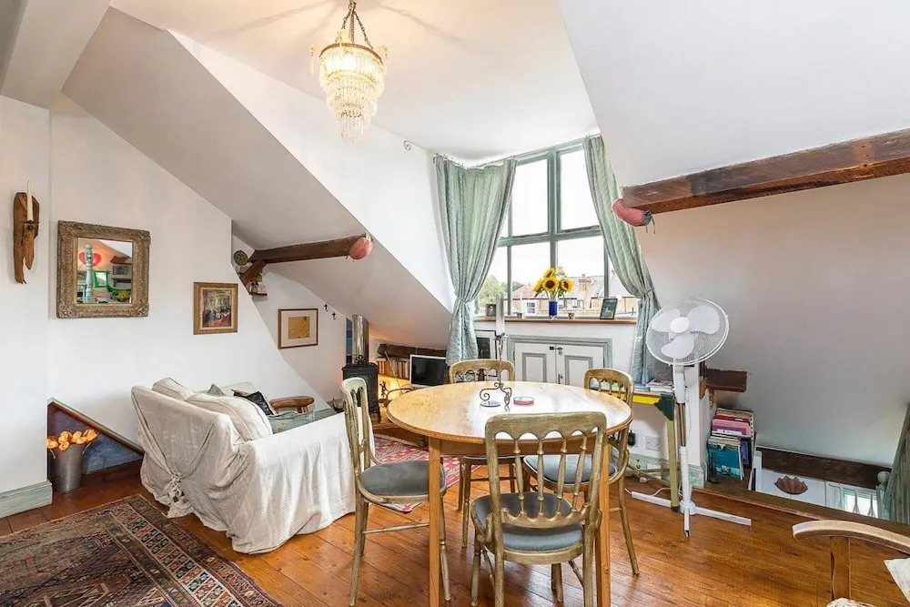 Vibrant 1 bed Studio in North Kensington