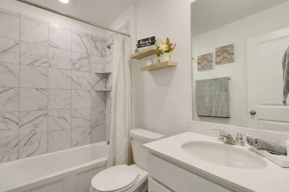Hutto Getaway w/ Yard, 9 Mi to Lake Pflugerville!