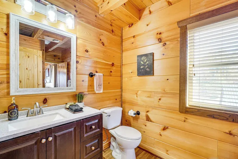 2 Mi to Downtown Gatlinburg: Cabin w/ Game Room