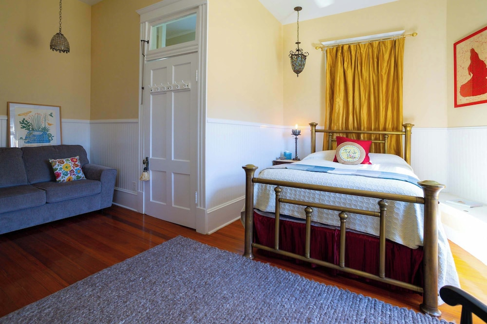 1906 Haus Stay for 13 With Pool-hot Tub