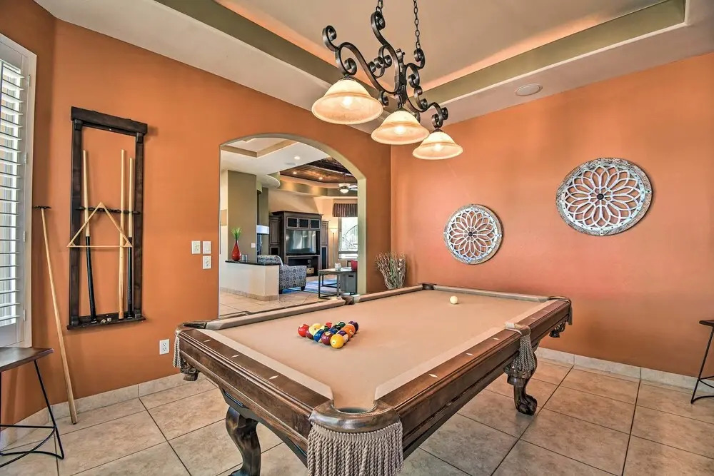 East Mesa Desert and Mountain Views: 5br, Pool