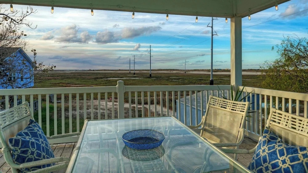 Casa Sueño by Avantstay Spa + Firepit + Ship Channel Views + Walk to Nature Preserve