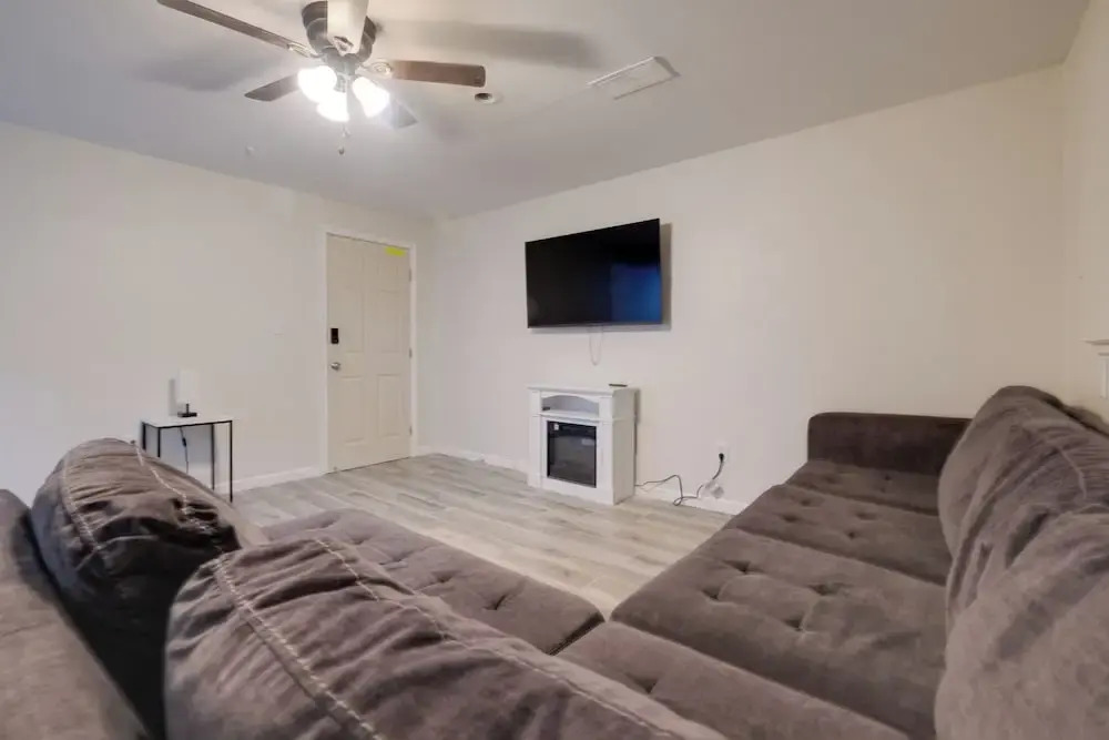 2 Mi to Umd: Apt w/ Free Parking in Silver Spring!