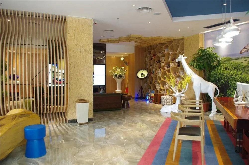 Wonderland Hotel