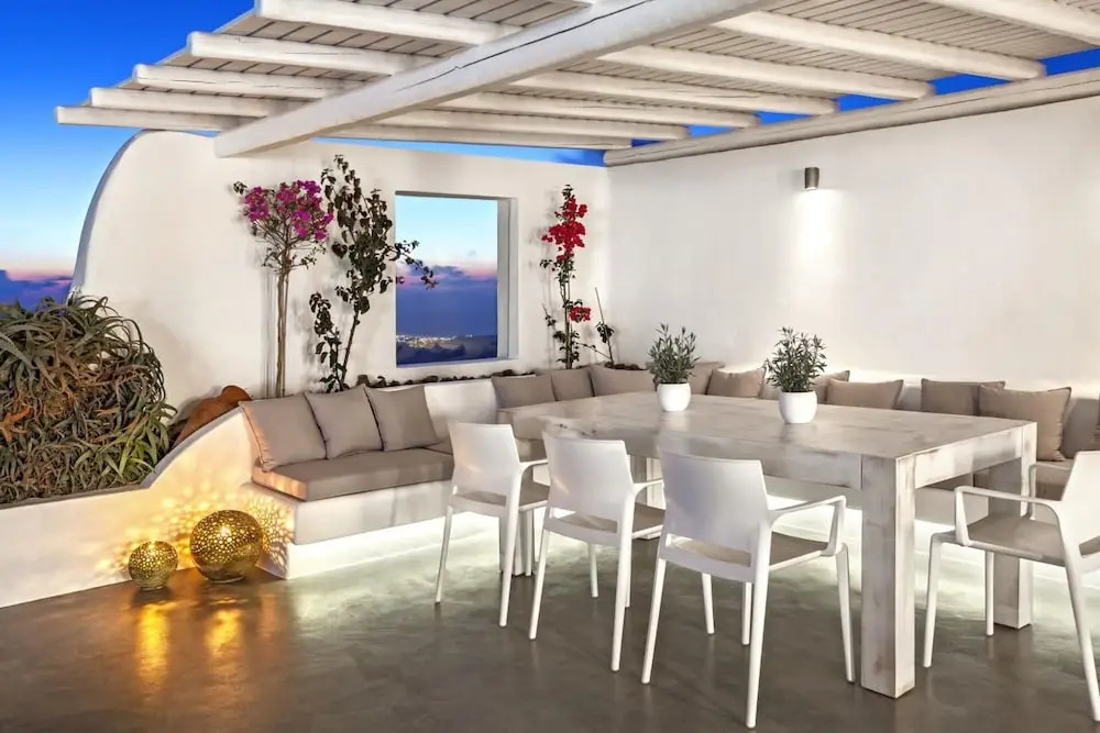 Immaculate 5-bed With Pool - Villa Eros Sea