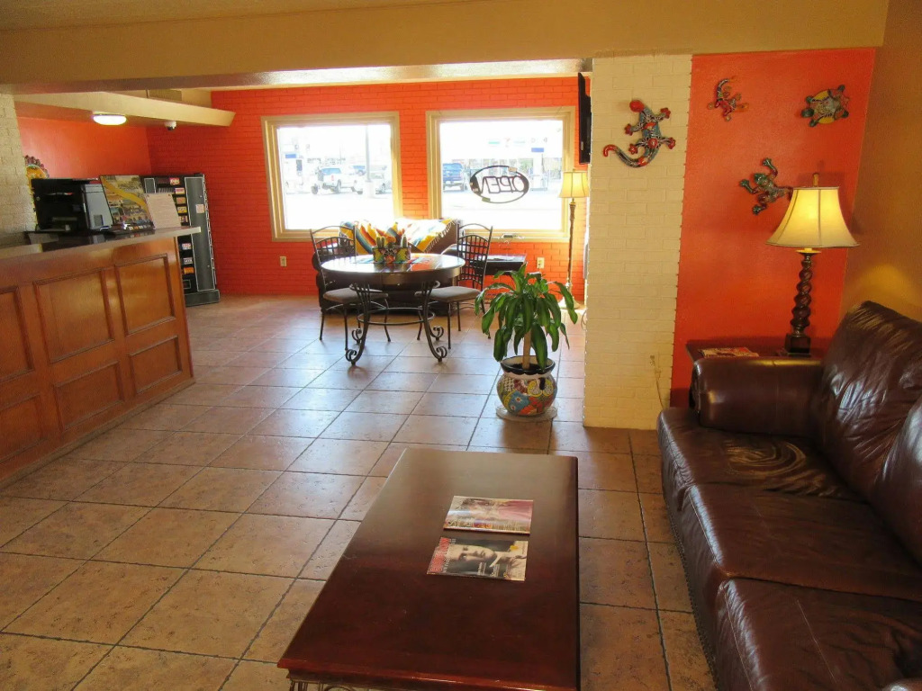 El Patio Inn