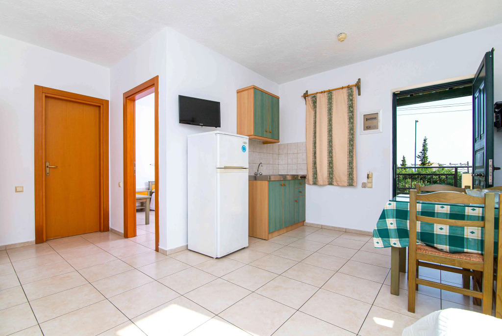 Dionysos Apartments & Studios