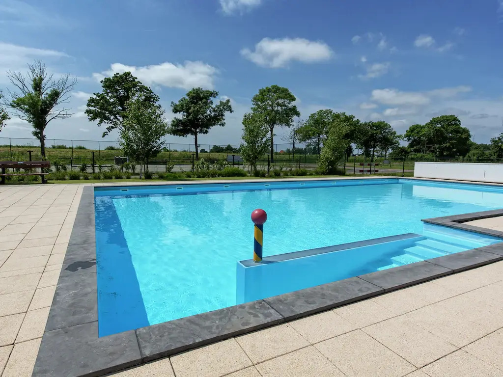Comfortable chalet with microwave, Alkmaar at 15km