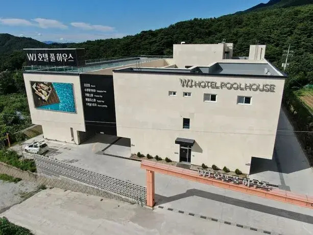 WJ Hotel Pool House