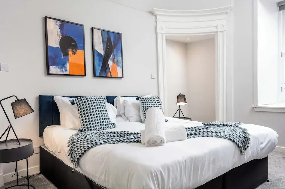 The Annick Suite No.1