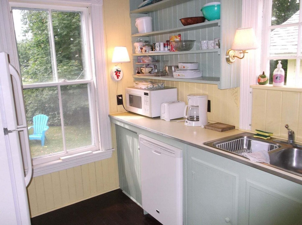 Cozy Cottage by the Sea - Y672