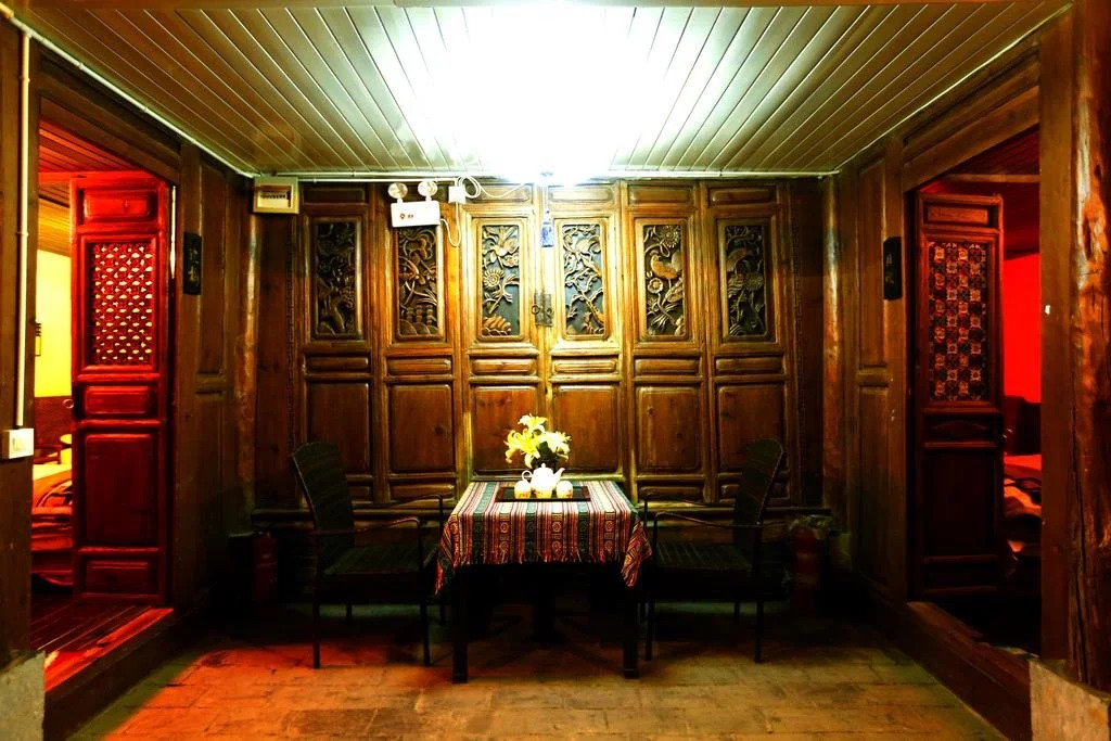 Lijiang Yuese Inn