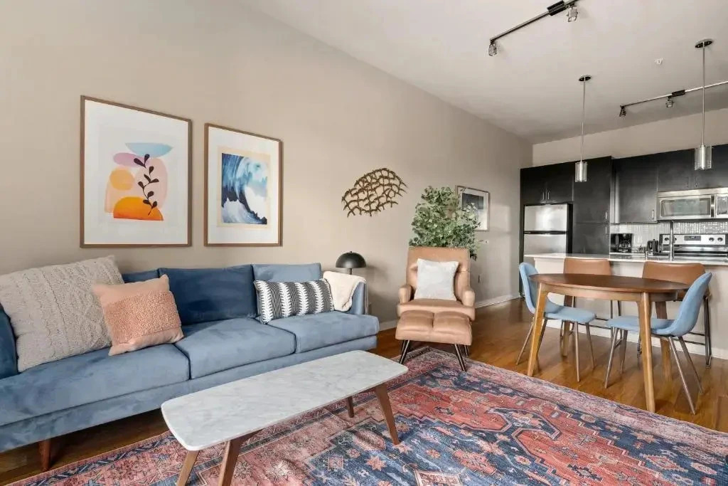Luxurious - King Sized BED - MED Center Fully Equipped Condo