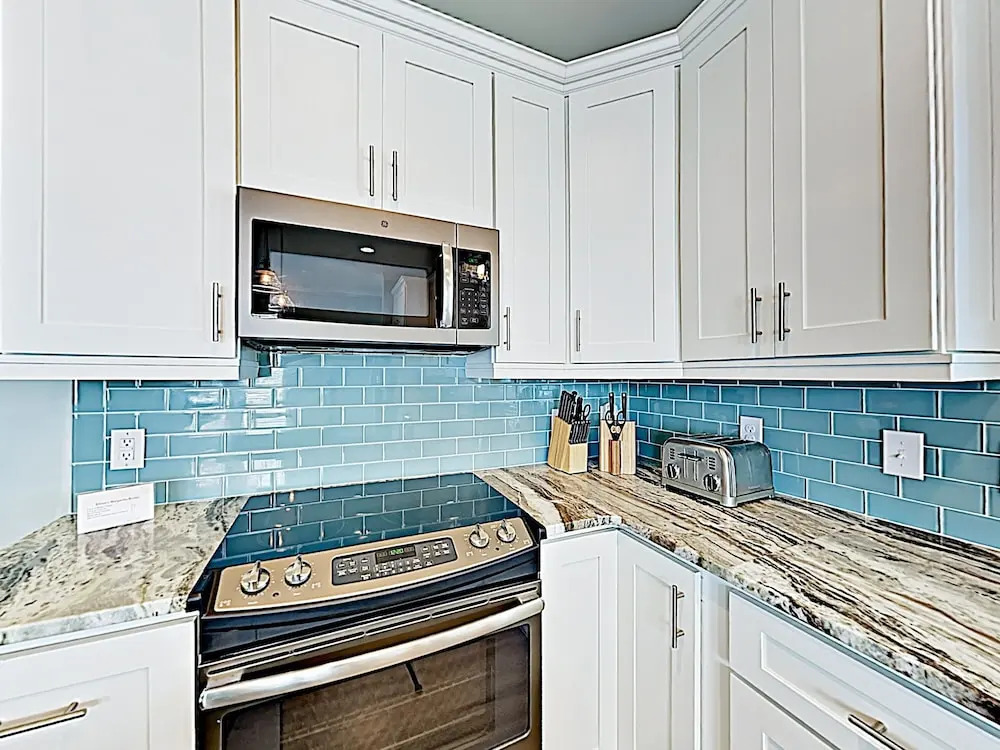 Chic Coastal W/ Pool, Ocean Views, Near Beach 4 Bedroom Home