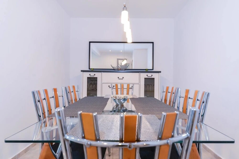 FM Deluxe 2-BDR Apartment - Simplisico