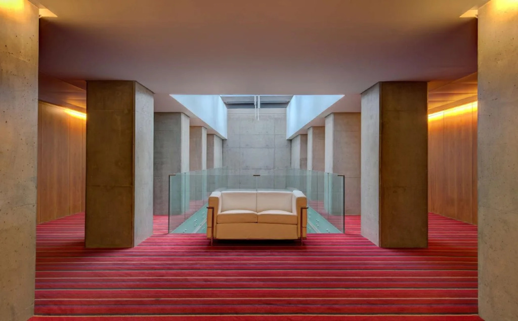 VIP Executive Arts Hotel