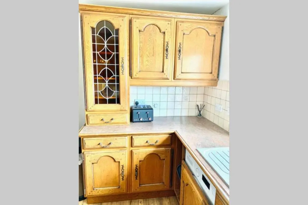 Stratford upon Avon: 2 bed town centre apartment, parking for one car