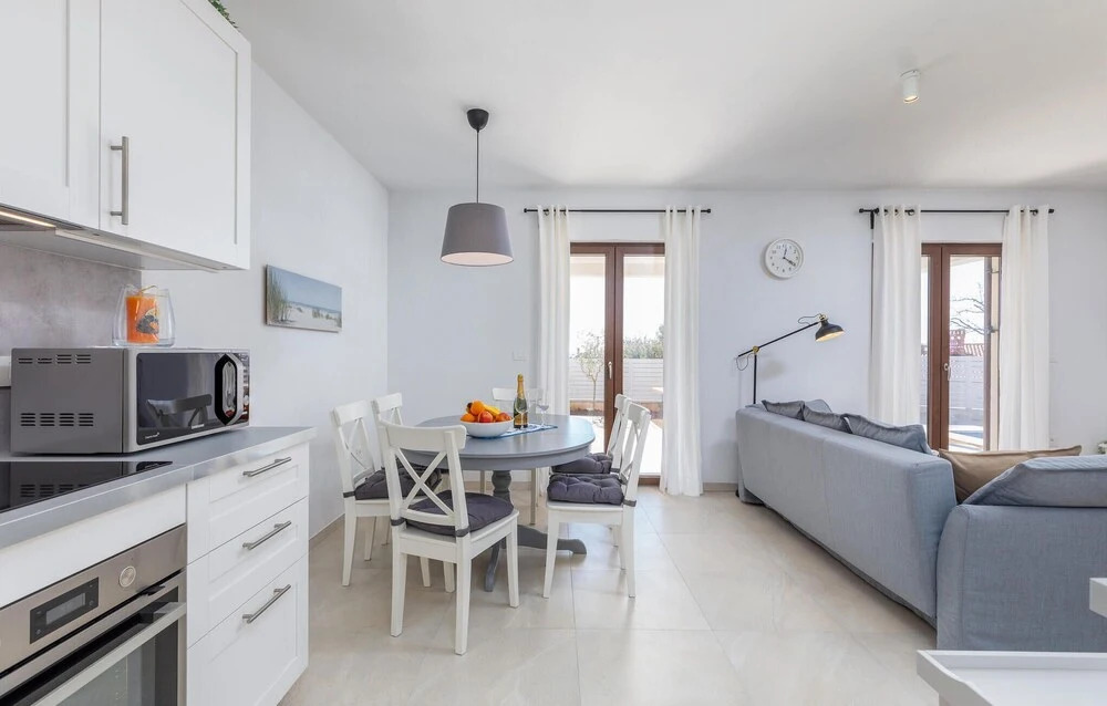Awesome Home In Betiga