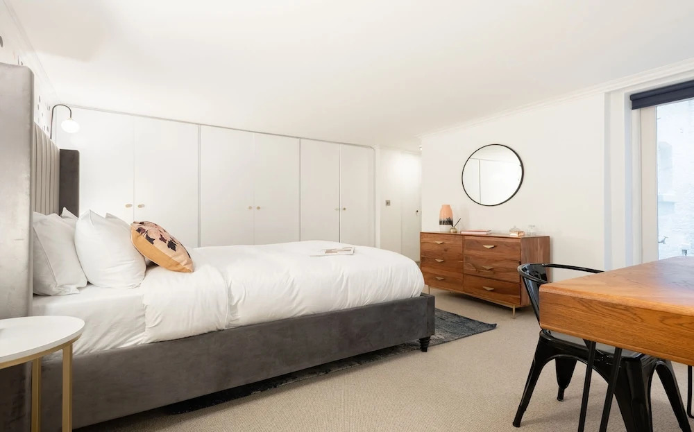 The Pimlico Gardens - Modern 3BDR with Patio & next to River Thames
