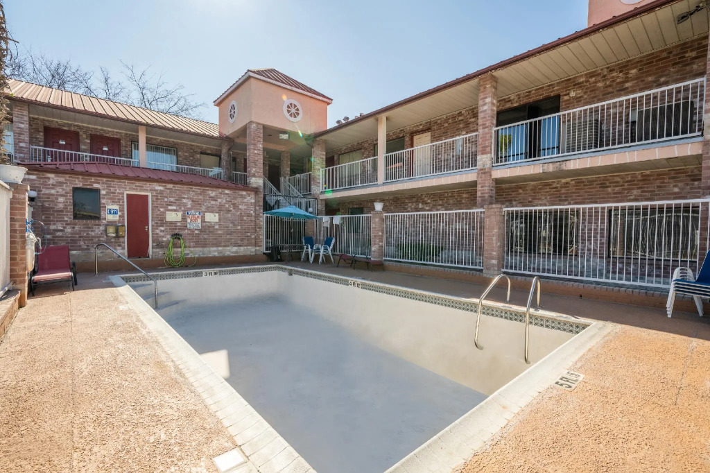 Econo Lodge Inn & Suites Downtown San Antonio