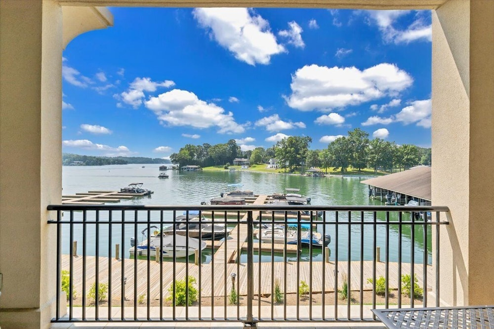 Lake Stardust - Condo With Pool ! Pet Friendly