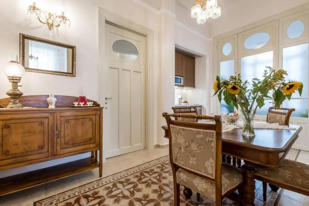 Neoclassical flat with 2 bedrooms in Piraeus