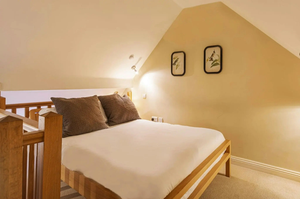 The White Horse Hotel, Romsey, Hampshire - The Coaching Inn Group