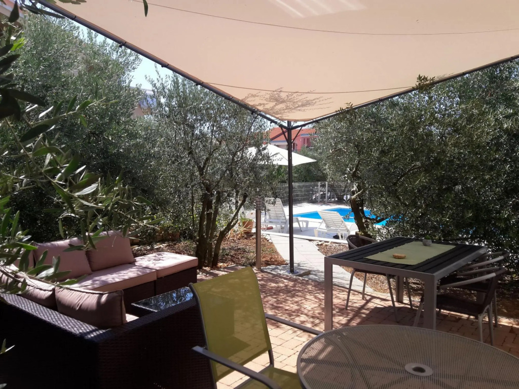 Olive Garden - Swimming Pool - A2