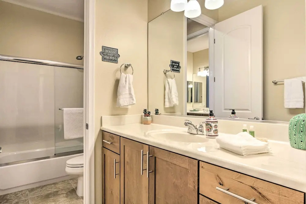 Snowbird Haven w/ Pool! 11 Mi to Dtwn Phoenix