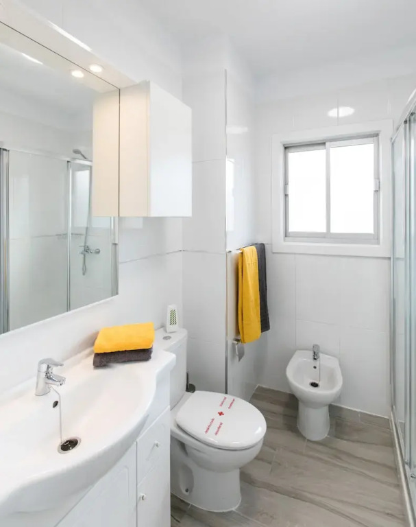 Santa Cruz Downtown Apartment, Luminosidad, Confort y Estilo