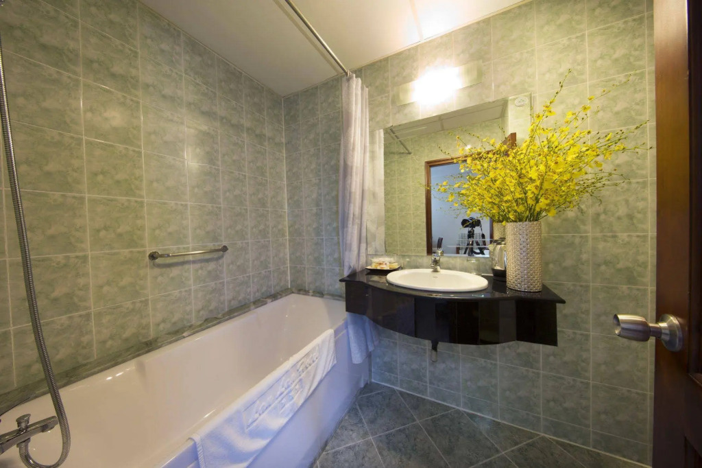 Cochin Zen Hotel