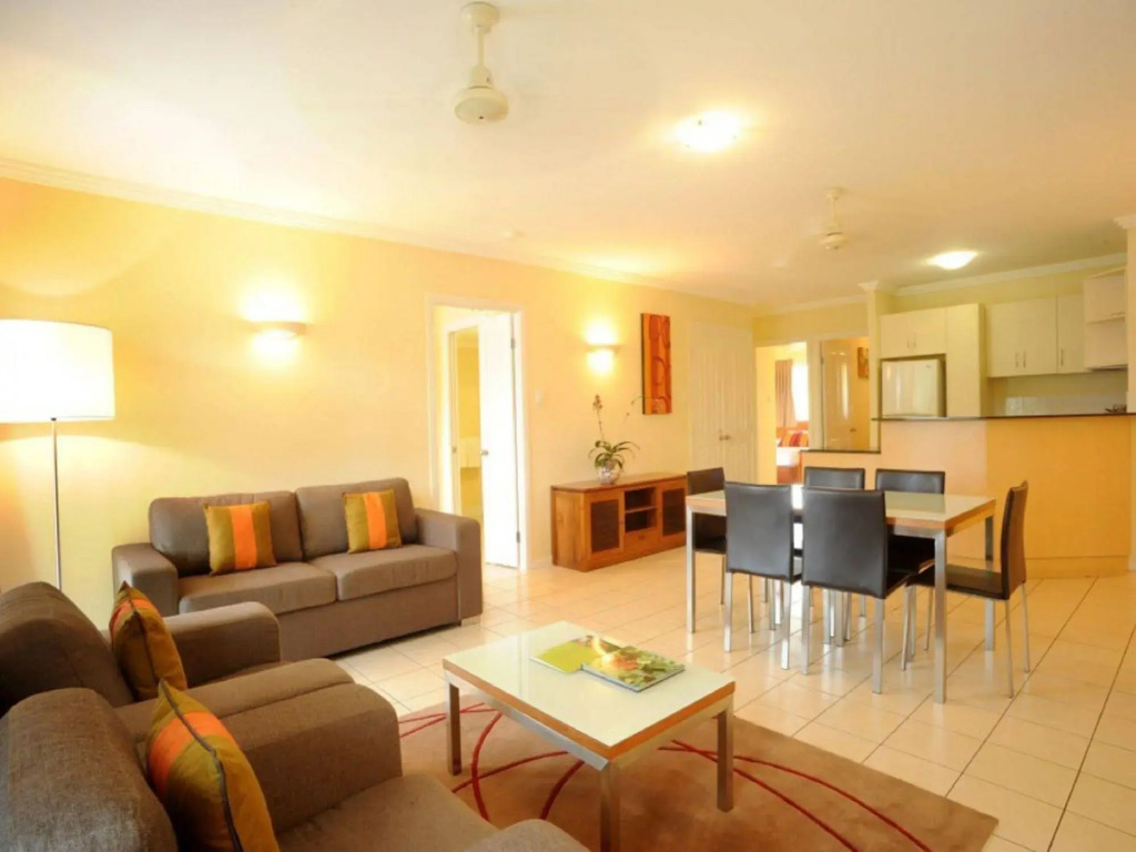 Bay Village Tropical Retreat & Apartments