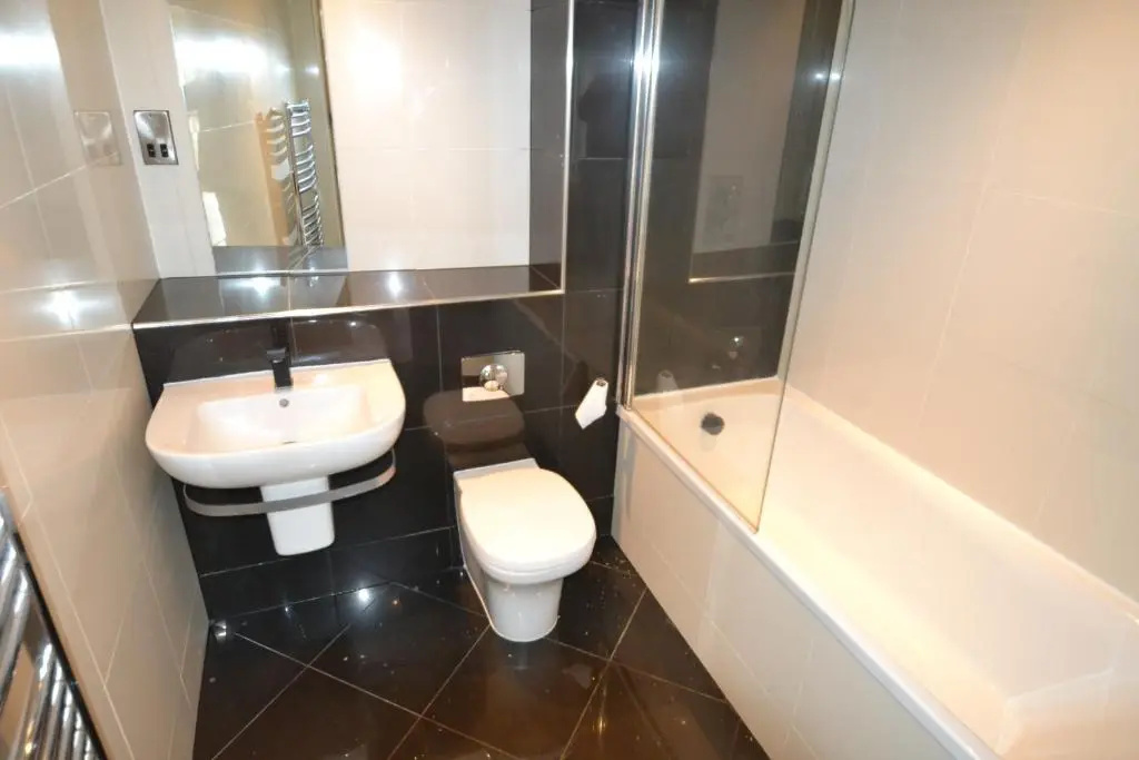 Sleeps up to 6, single beds available with perfect city centre location for work or leisure, Amazing city views!