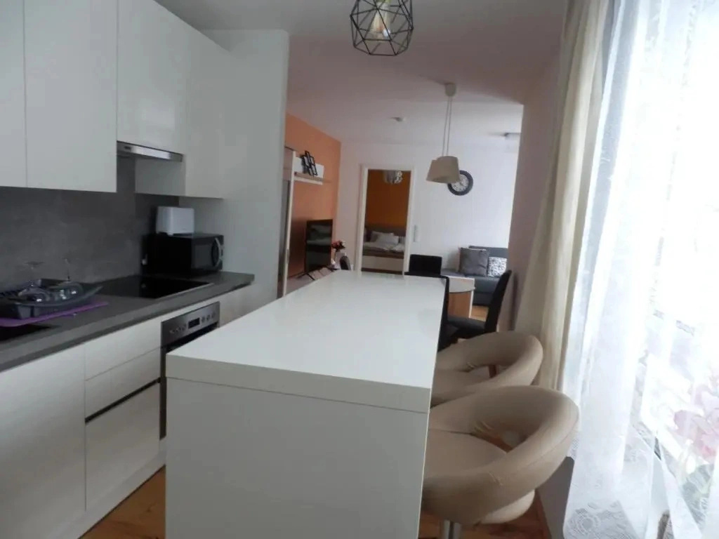 Spacious, Modern 1-bdrm Apt near VIC & Austria Ctr