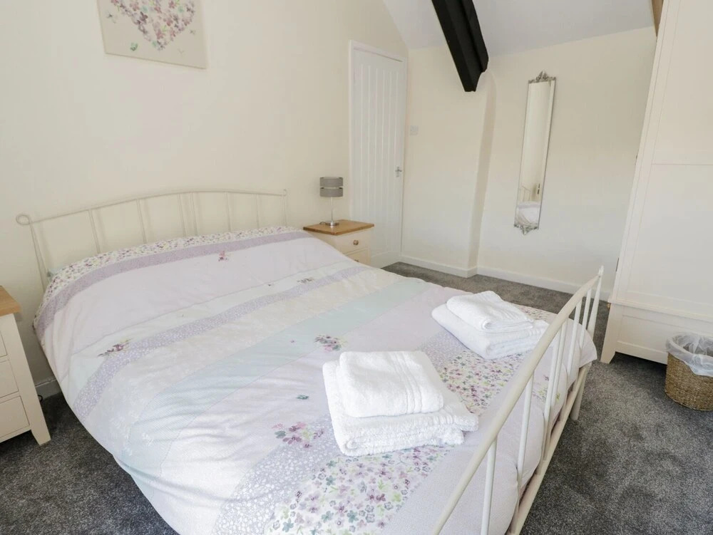 5 Ceirnioge Cottages