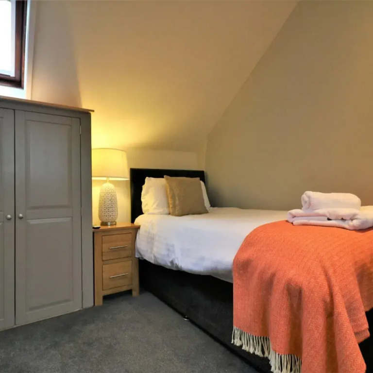 Linden Cottage Room 4 - Airdrie