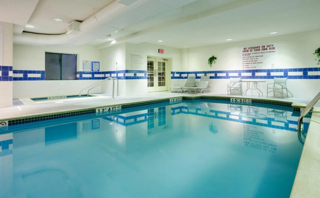 Holiday Inn Express Hotel & Suites Warwick-Providence Airport by IHG