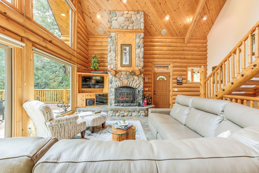 Mountain Cabin w/ Hot Tub: 4 Mi to Shaver Lake!