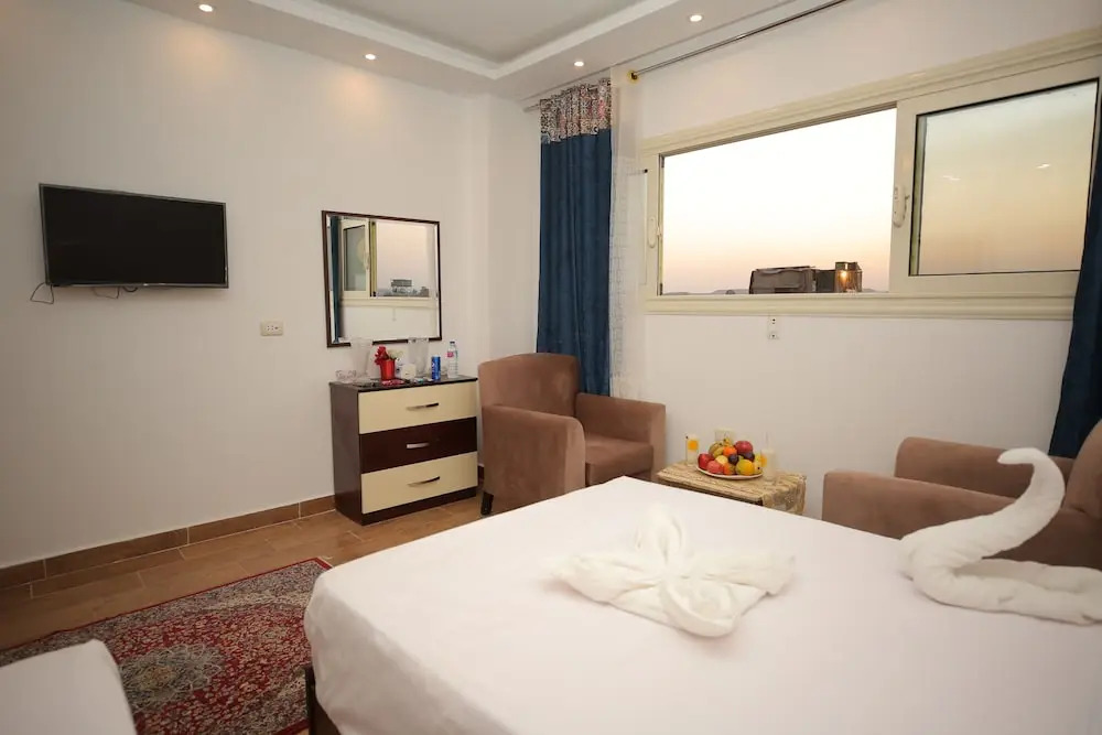 Pyramids house view hotel inn