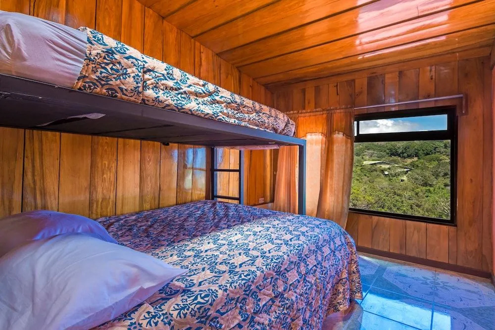 Que Tuanis Hostel Monteverde